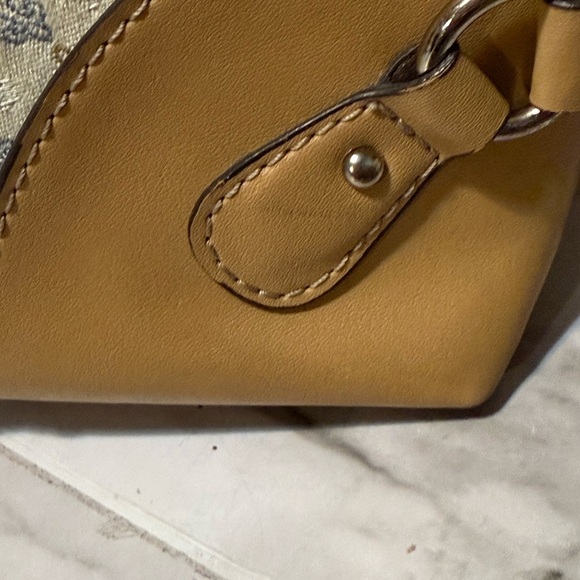 Tan and Cream Checkered Shoulder Bag with Gold Hardware - Picture 12 of 16